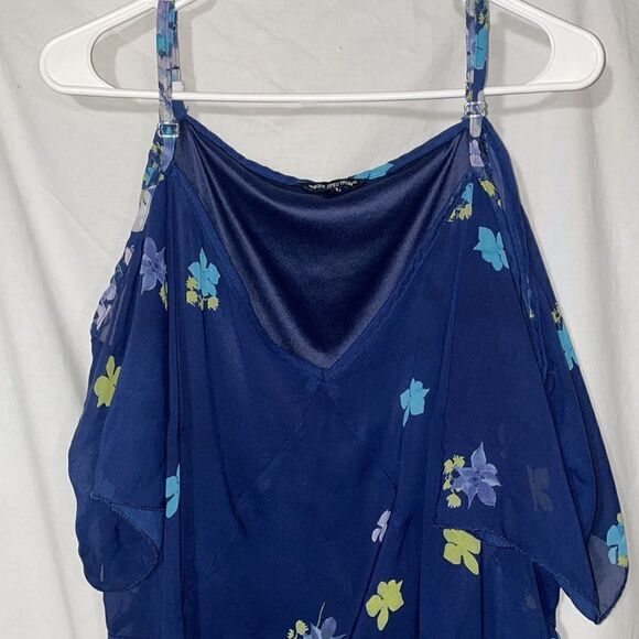 Unique spectrum floral blouse - Picture 2 of 7